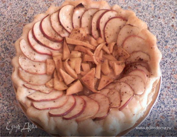 Пирог с айвой и яблоками