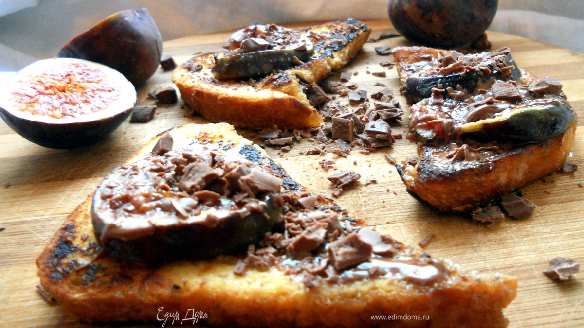Французские тосты с инжиром, шоколадом и медом