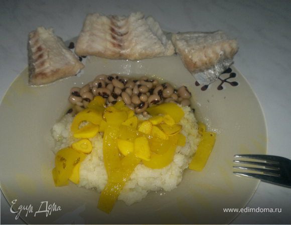 Отварная белая рыба + пюре из цветной капусты,тушеный перец и фасоль Отварная белая рыба + пюре из цветной капусты,тушеный перец и фасоль