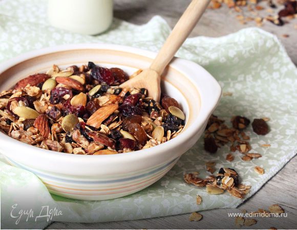 Гранола с миндалем и клюквой