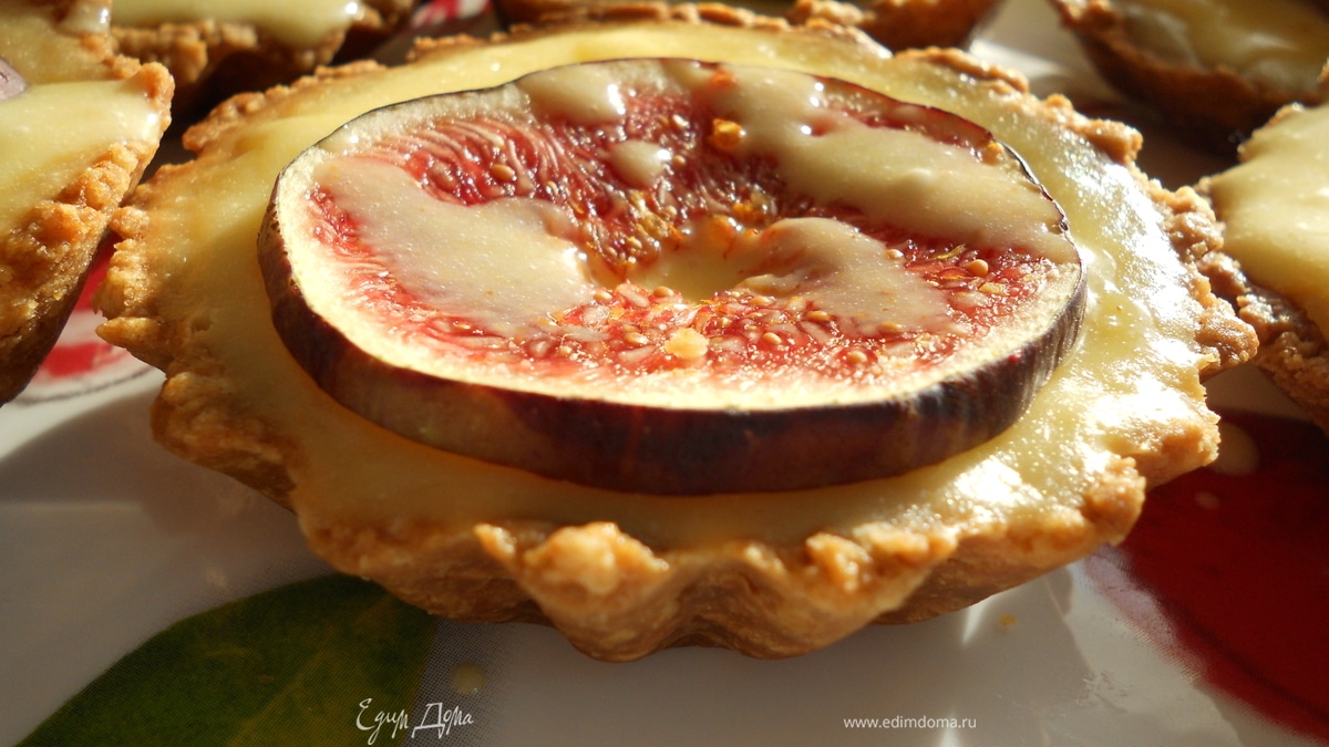 Мини-чизкейки с инжиром и лимонным соусом