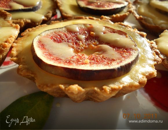 Мини-чизкейки с инжиром и лимонным соусом Мини-чизкейки с инжиром и лимонным соусом