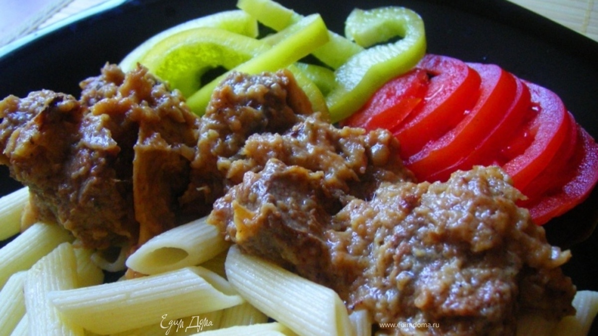 Баранина тушеная с айвой в белом вине