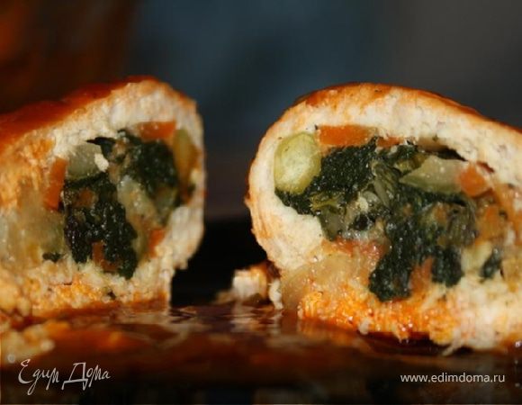 Рулетики из куриного филе, фаршированные шпинатом, морковью и луком