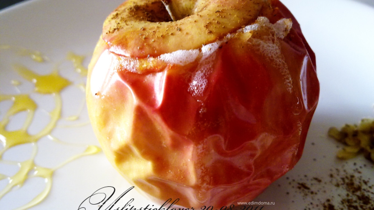 Запеченные яблоки с медом и клюквой