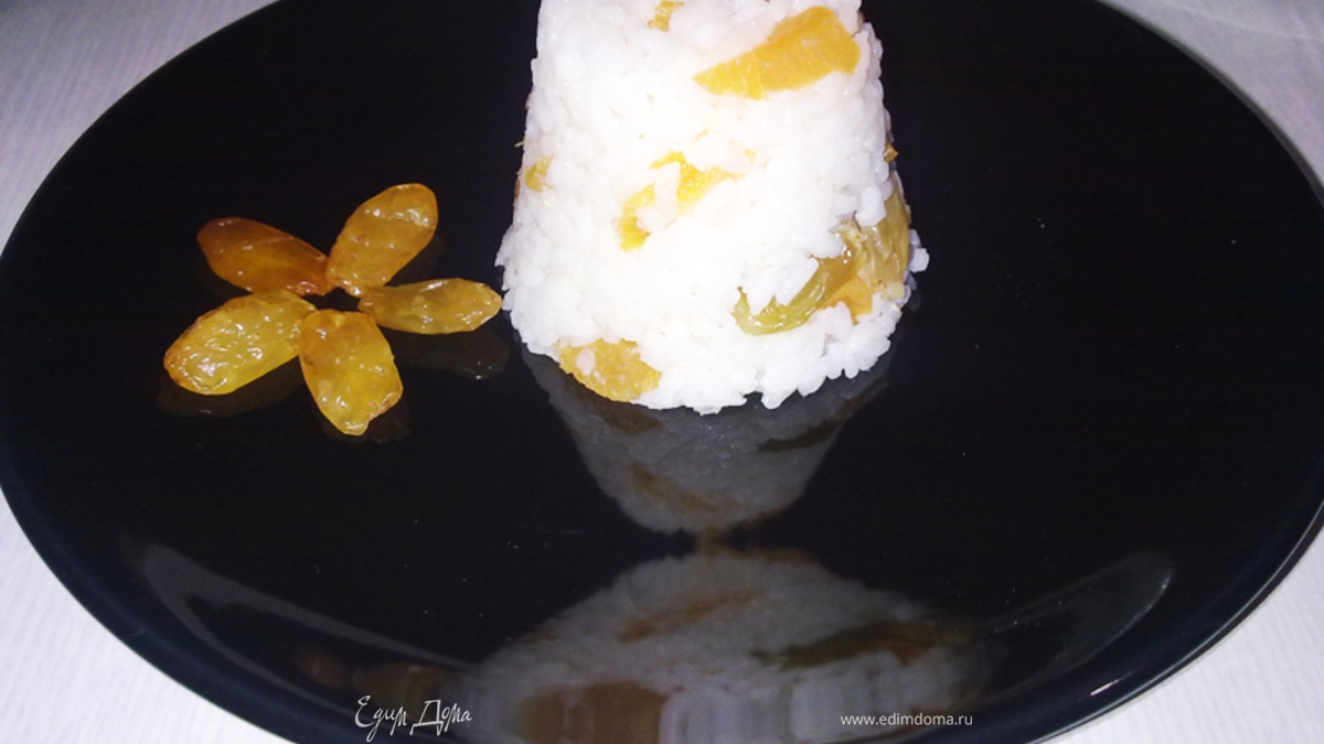 Рисовая башенка с сухофруктами