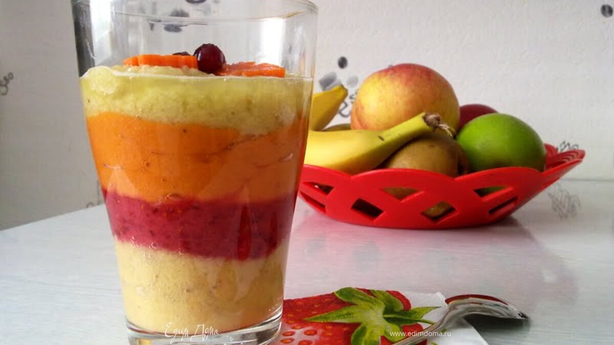 Многослойный фруктовый смузи