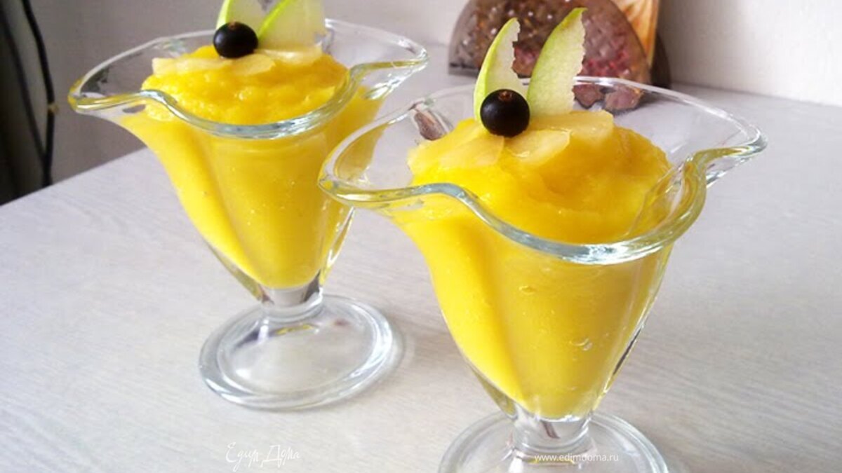 Мангово-ананасовый смузи