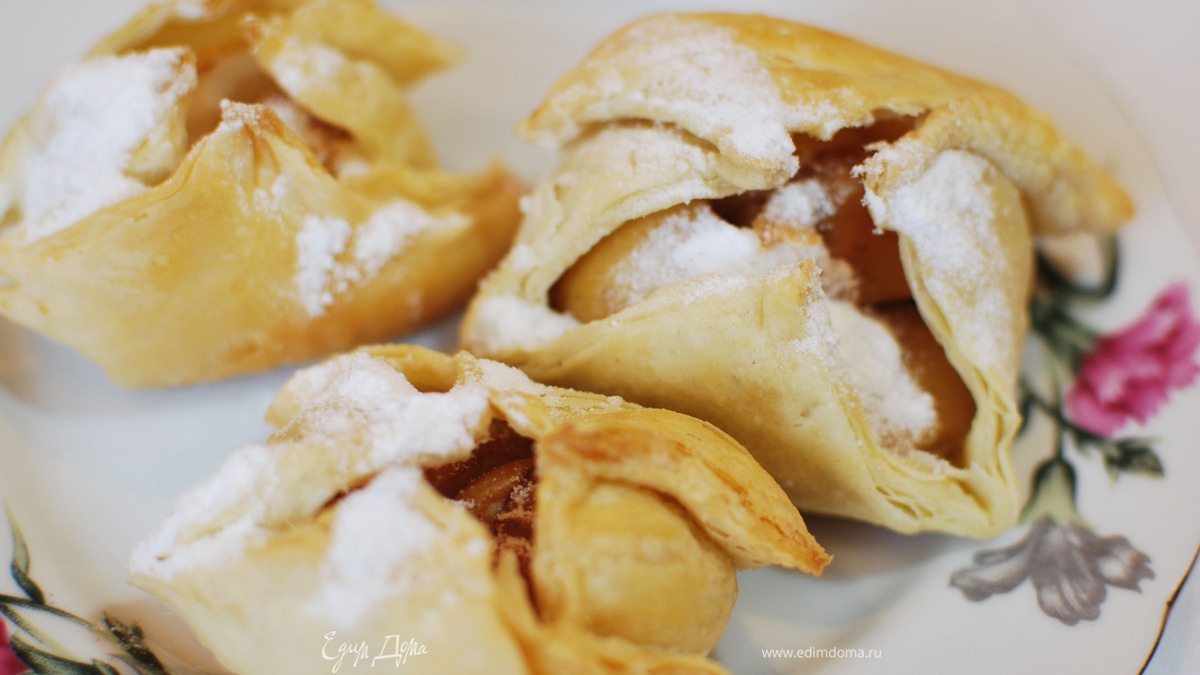 ЯБЛОКО В СЛОЙКЕ