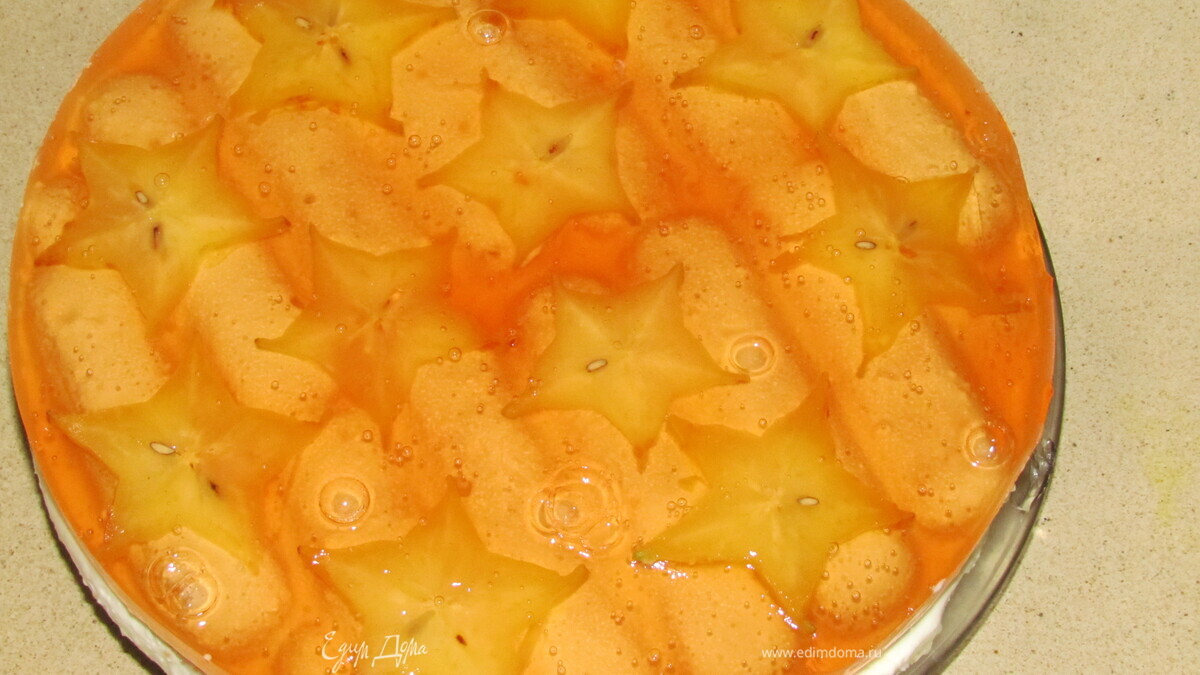 Торт без выпечки с карамболь