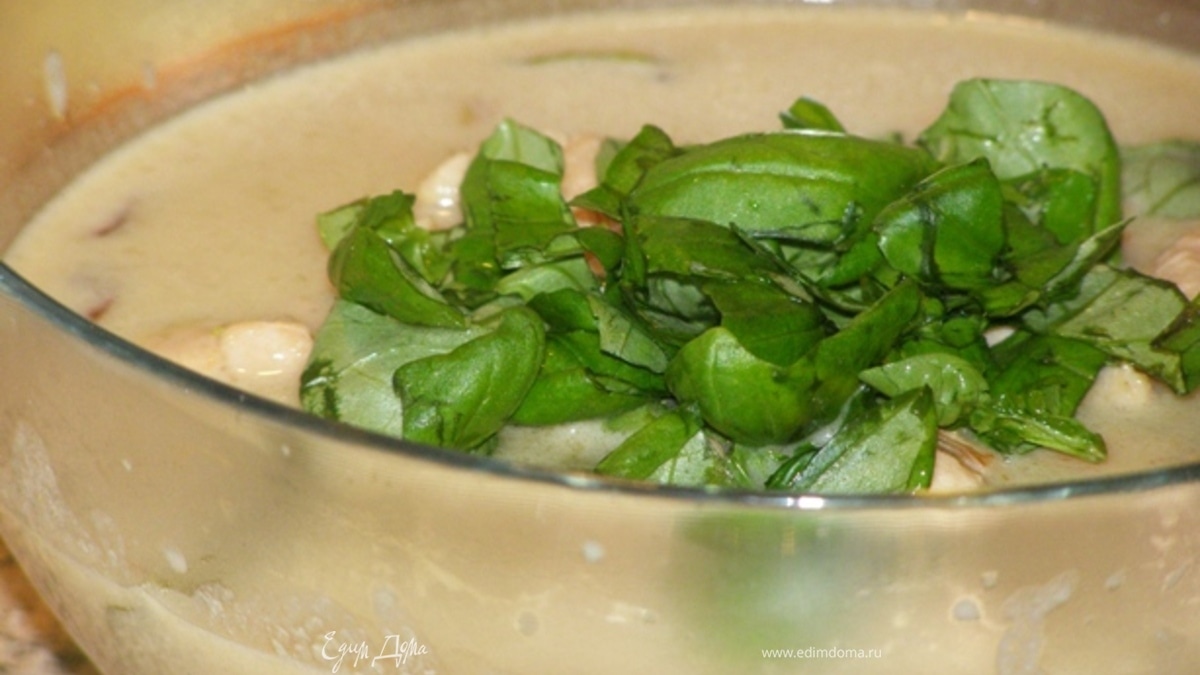 Курица с зеленой пастой карри