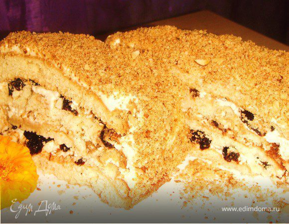 Медовый торт с орехами и черносливом Медовый торт с орехами и черносливом