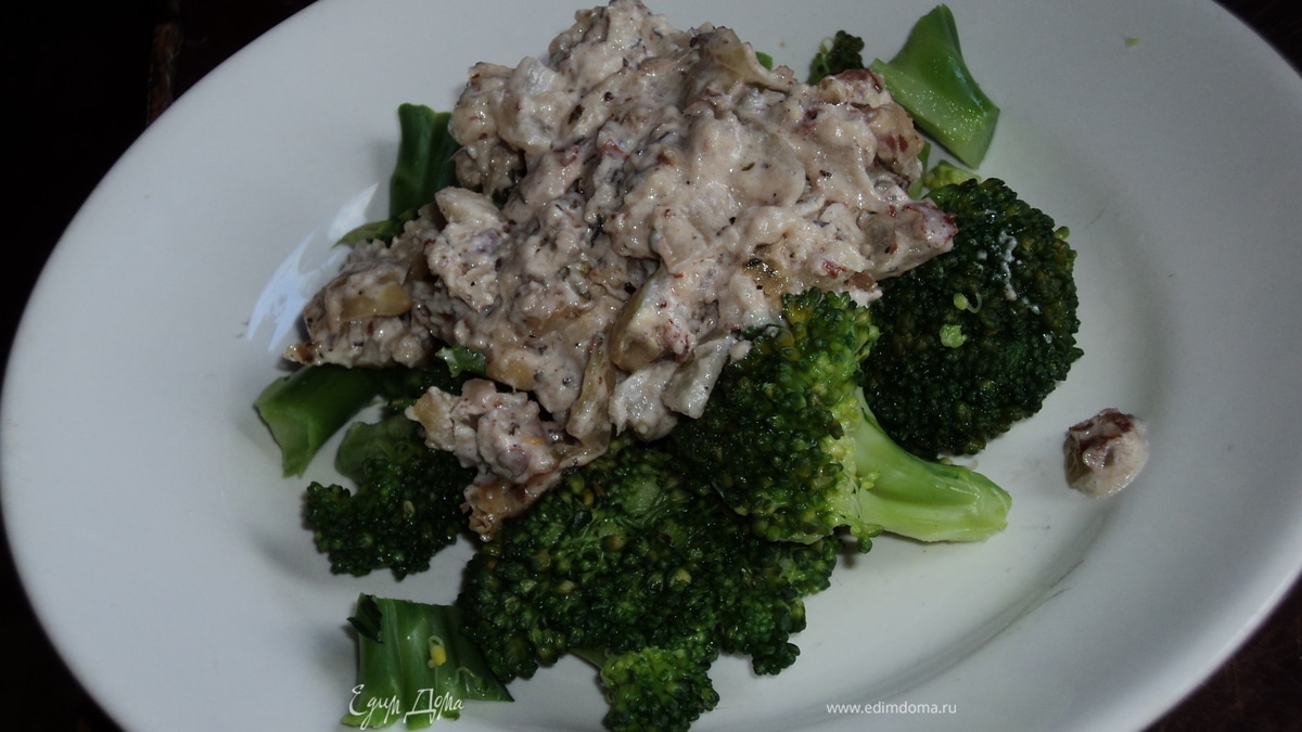 Брокколи в имбирно-миндальном соусе