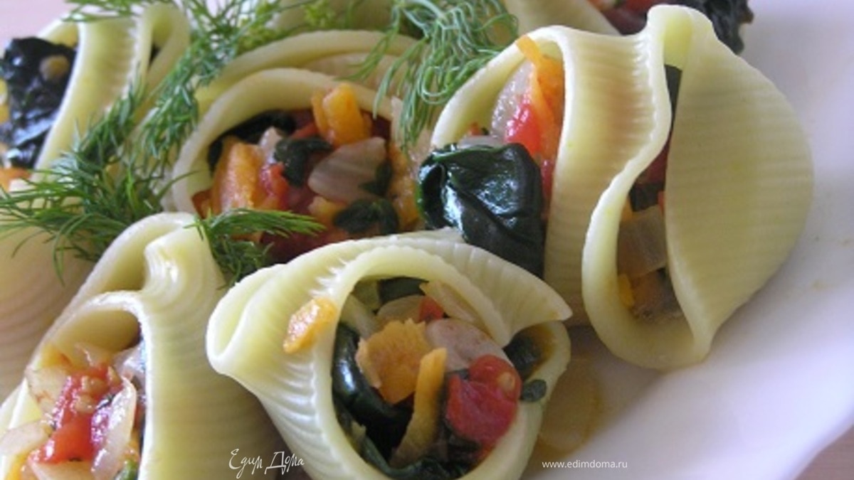 Лумакони с овощами и шпинатом