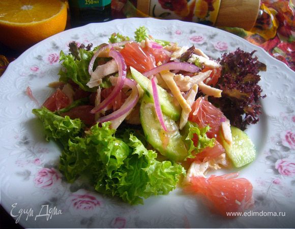 Салат с куриной грудкой-гриль и грейпфрутом