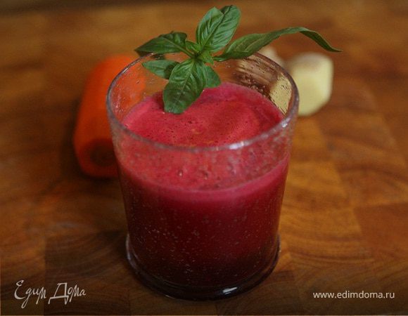 Свекольно-морковный сок с яблоком и сельдереем Свекольно-морковный сок с яблоком и сельдереем