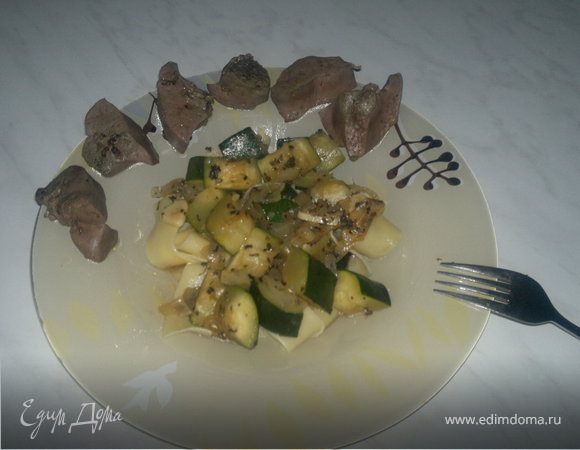 Классическая  итальянская паста с цукини и печенкой.
