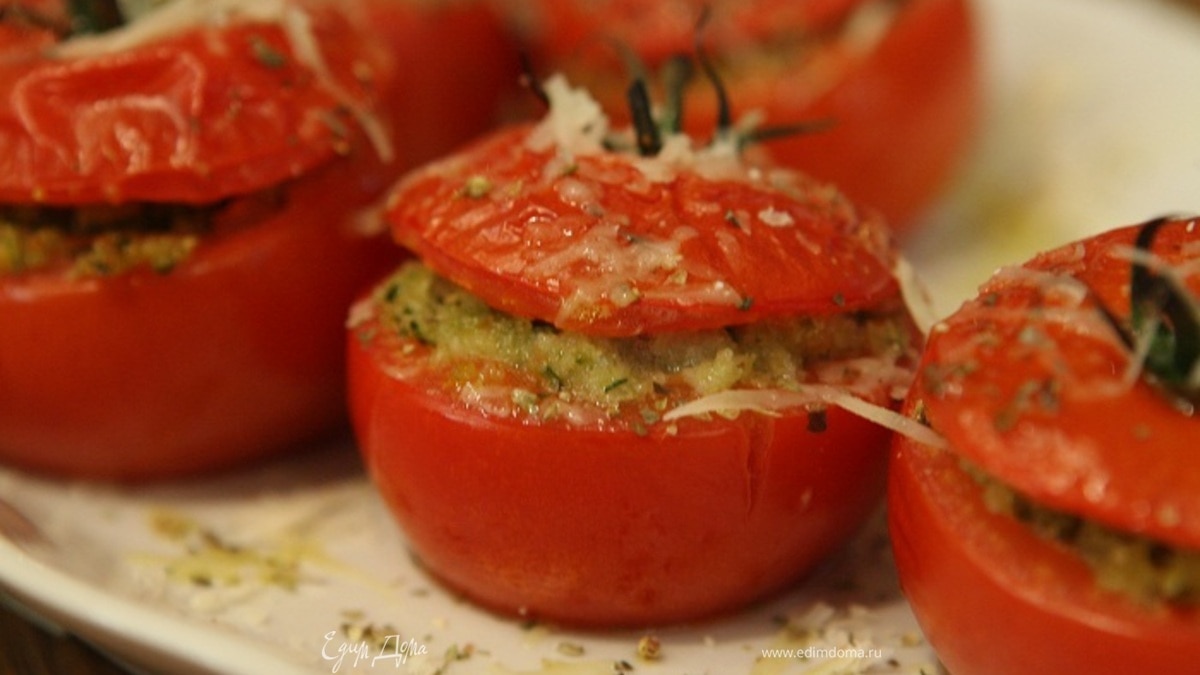 Помидоры, фаршированные сухарной крошкой, каперсами и пармезаном