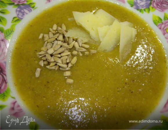 Суп-пюре со сладким перцем, спаржевой фасолью и грибами