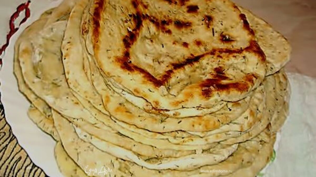 Домашние лепешки с укропом и чесноком