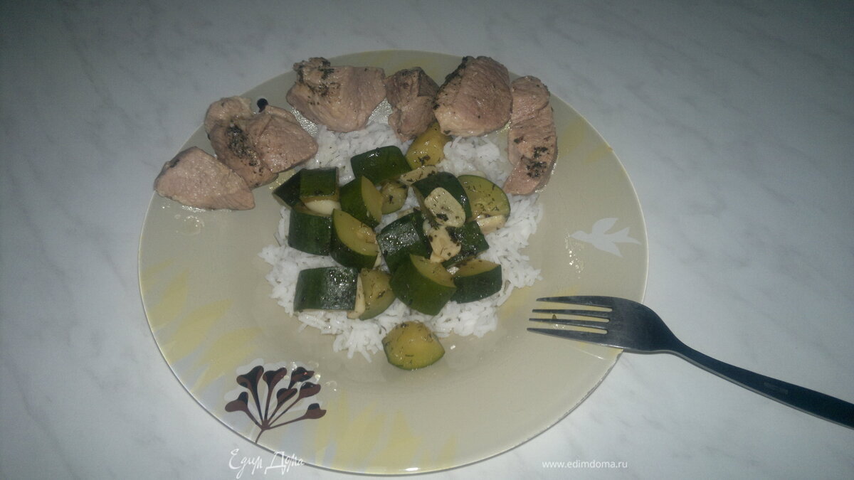 Субботний обед ( Отварная ароматная свинина + рис и хрустящий цукини )