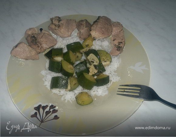 Субботний обед ( Отварная ароматная свинина + рис и хрустящий цукини ) Субботний обед ( Отварная ароматная свинина + рис и хрустящий цукини )