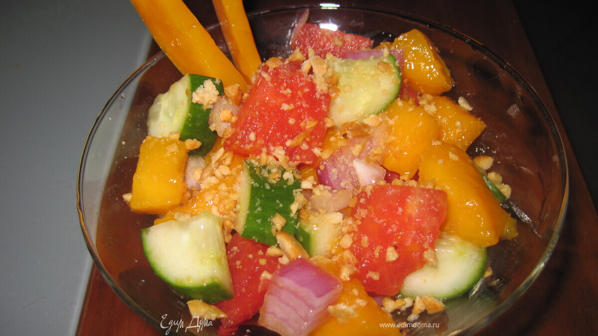 Салат-коктейль с манго