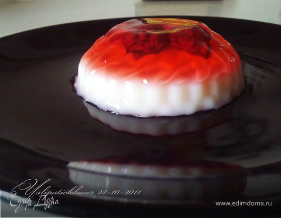 Ягодно-молочное желе