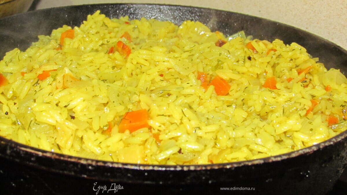 Рис в сковороде