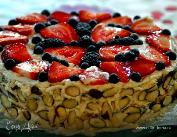 Бисквитный торт со сливками Бисквитный торт со сливками