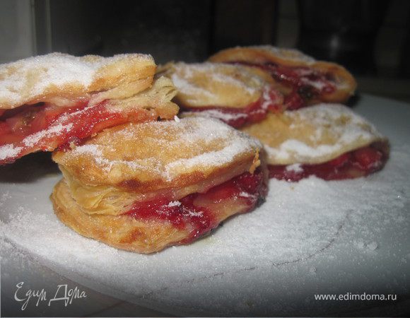 Слоечки "Снежная клубничка" Слоечки "Снежная клубничка"