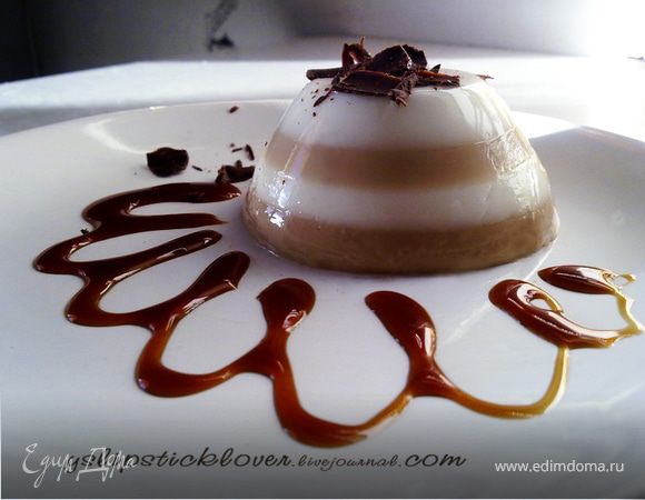 Многослойная панна котта с кусочками шоколада Многослойная панна котта с кусочками шоколада