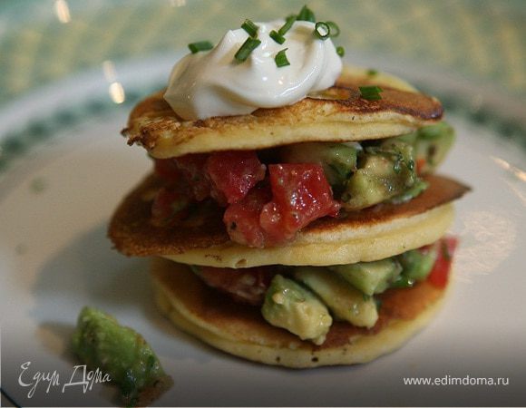 Мексиканские оладьи из поленты с авокадо Мексиканские оладьи из поленты с авокадо