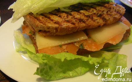 Рецепт Сэндвич-гриль с копченым лососем и сыром