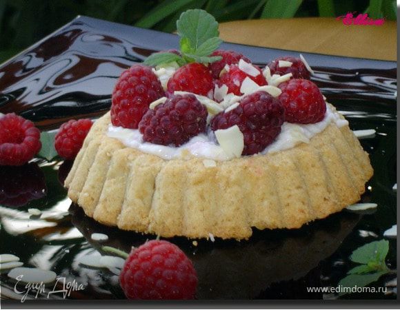 Тарталетки с творожным кремом и малиной