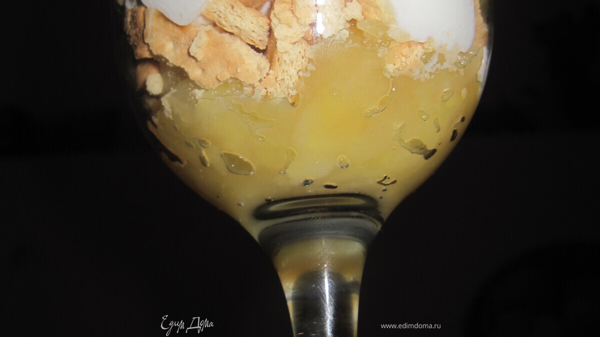 Яблочный десерт в бокале