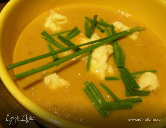 Нежный крем-суп из каштанов с красным вином и пюре из сельдерея Нежный крем-суп из каштанов с красным вином и пюре из сельдерея