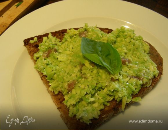 Бутерброды с авокадо и анчоусами 