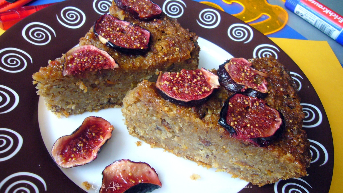 Кекс из цельнозерновых хлопьев с хурмой и инжиром "Мужские забавы"