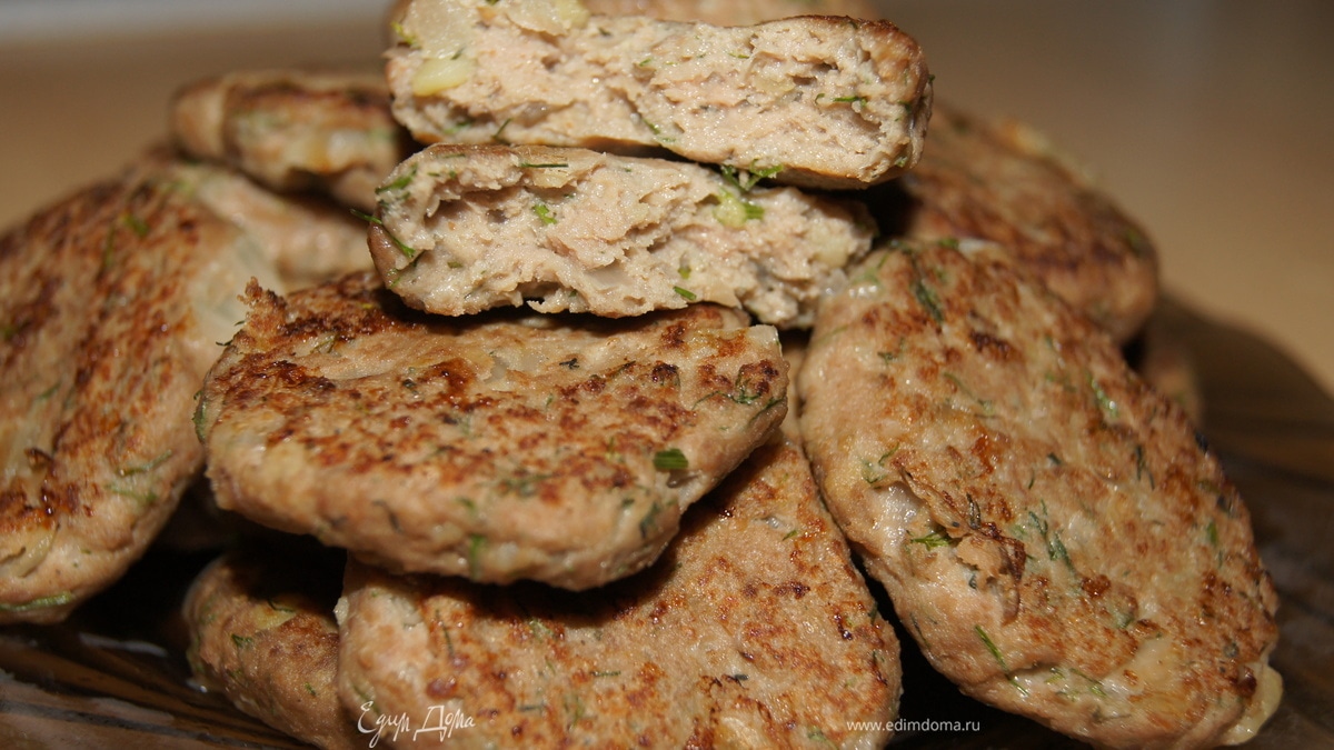 Мясные котлетки с картофелем и укропом