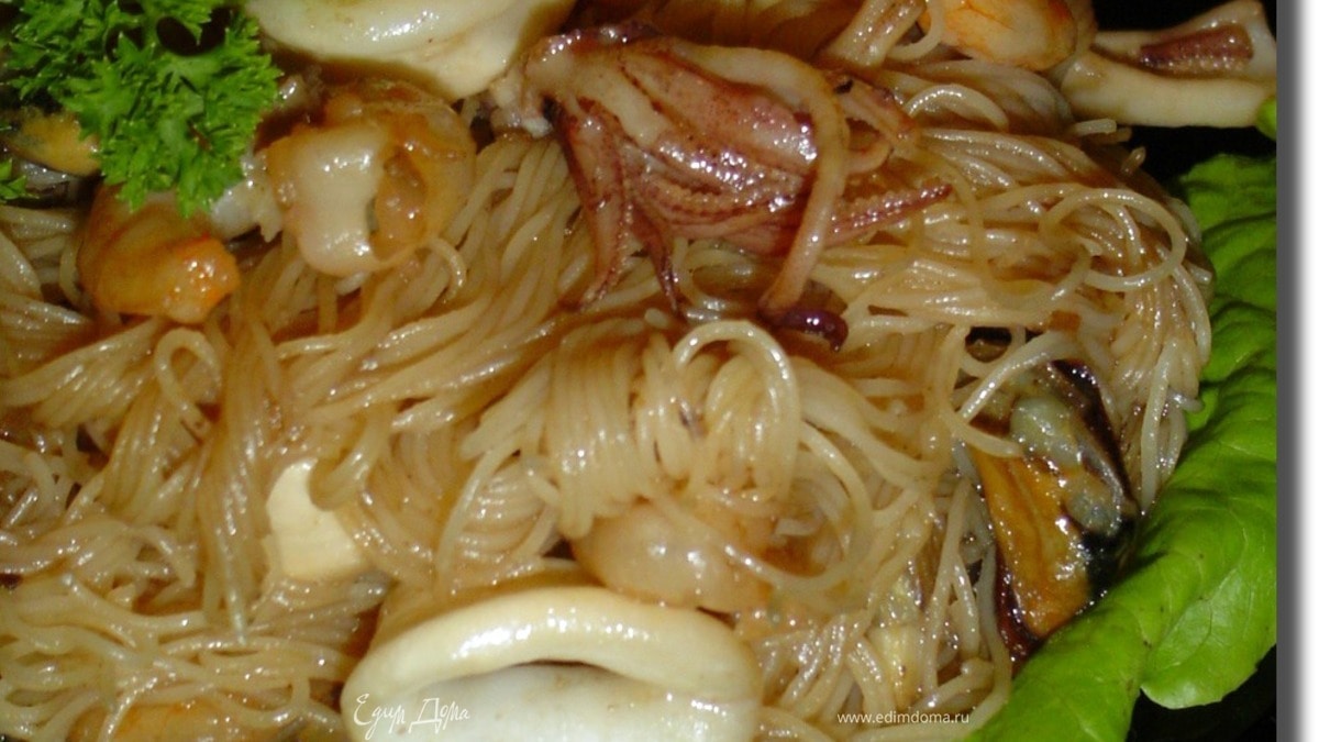 "Морской коктейль" с рисовой вермишелью