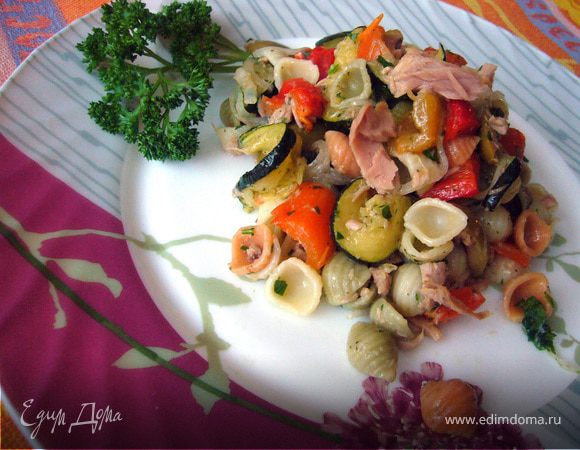 Салат с ракушками "Nordic", овощами и тунцом