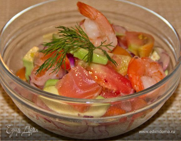 Салат с лососем авокадо и креветками Салат с лососем авокадо и креветками
