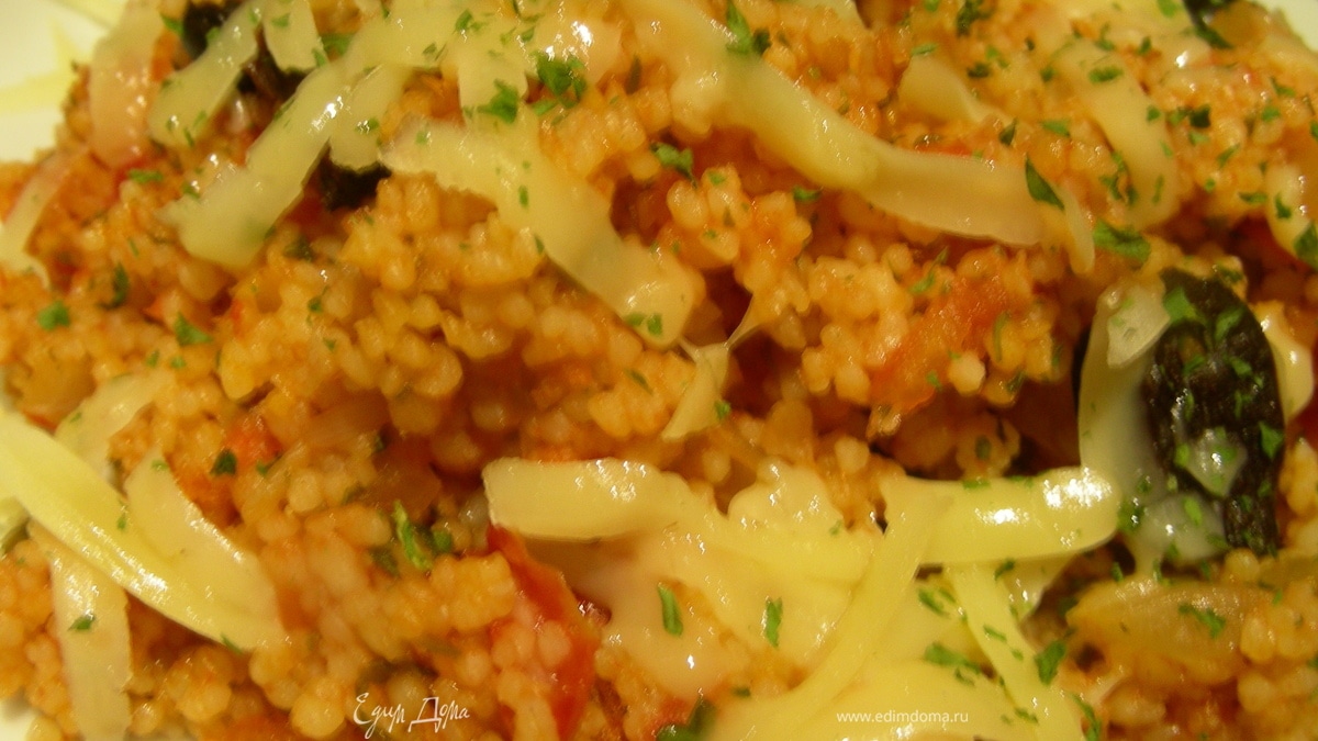 Кускус с томатами, оливками, чесноком и тимьяном