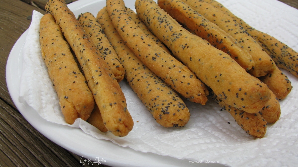 Сырные палочки с маком и паприкой