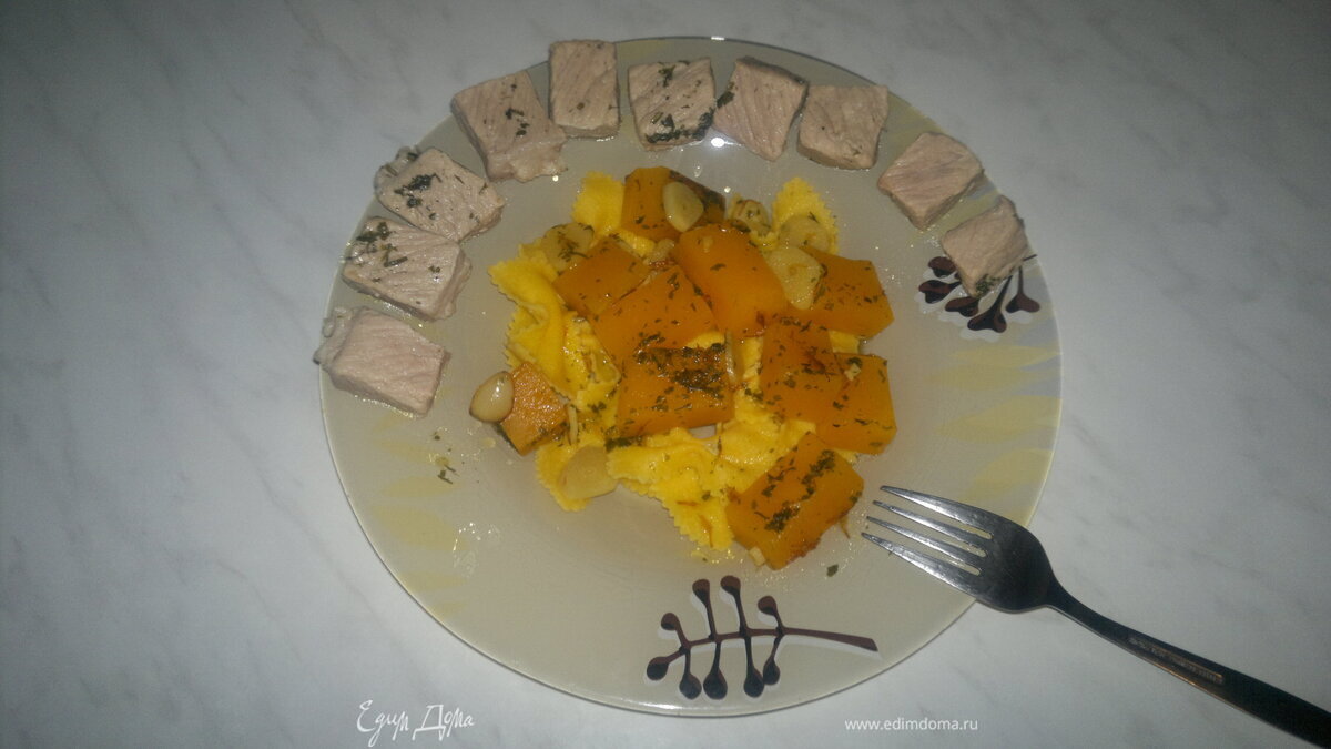 Простая деревенская свинина с макаронами и тыквой