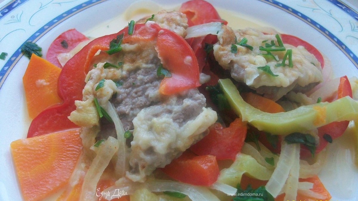 Телятина с овощами в сметанном соусе