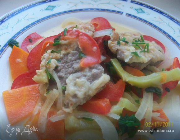 Телятина с овощами в сметанном соусе