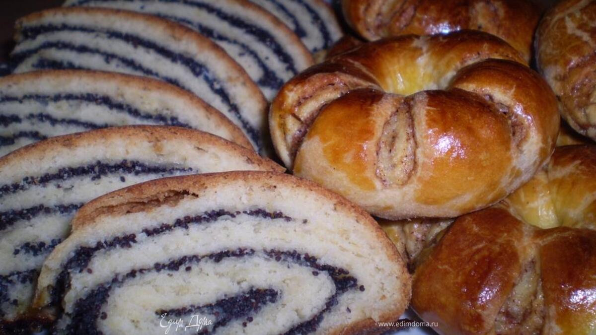 Маковый рулет и булочки с корицей