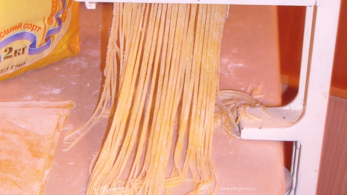 Спагетти-домашнего производства.